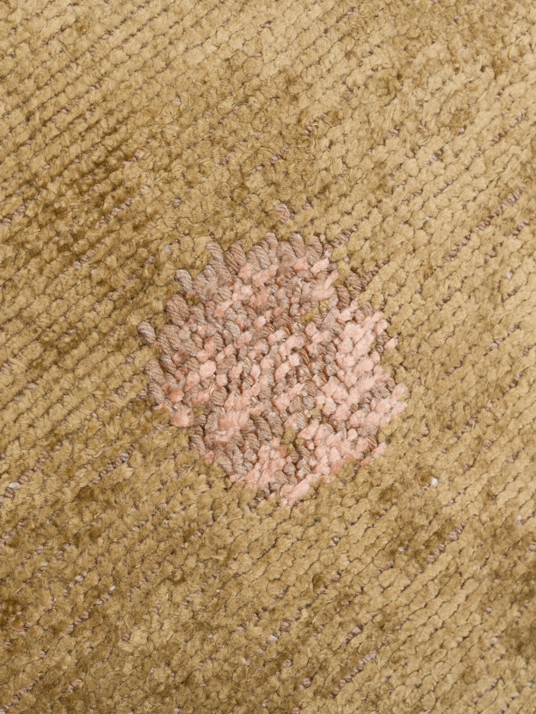 Ruggadocia Lumina Olive Nokta Desenli Halı detay
