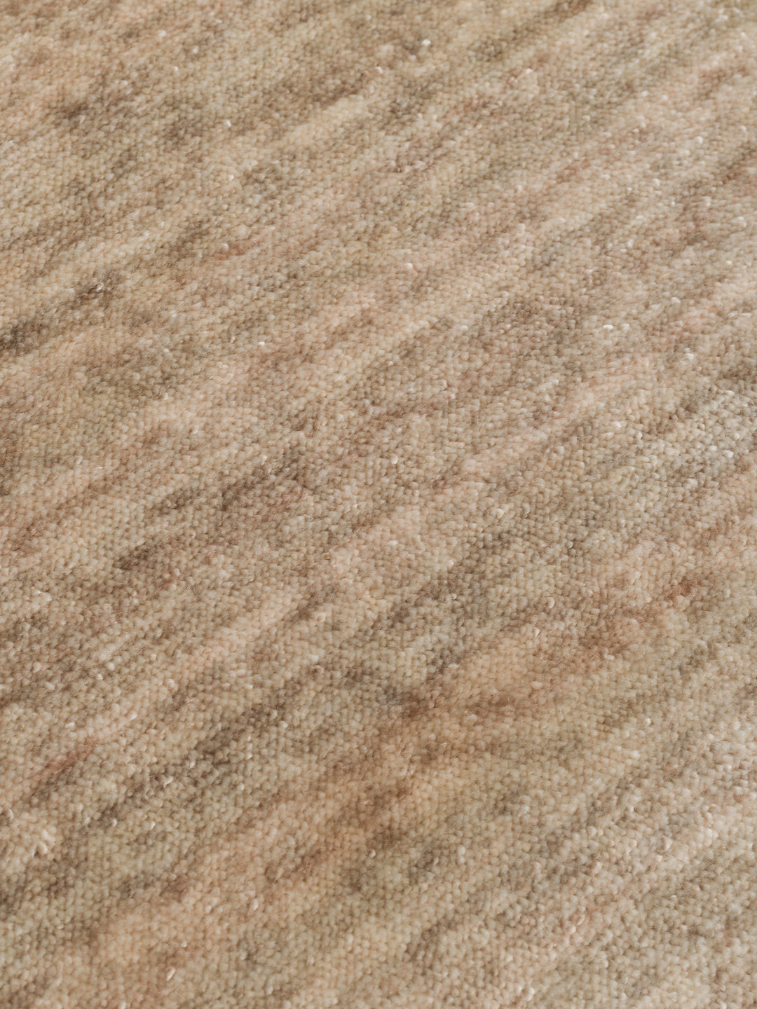 Victoria %100 TENCEL™ Lyocell El Emeği ile Üretilen Halı DESERT SAND doku detayı